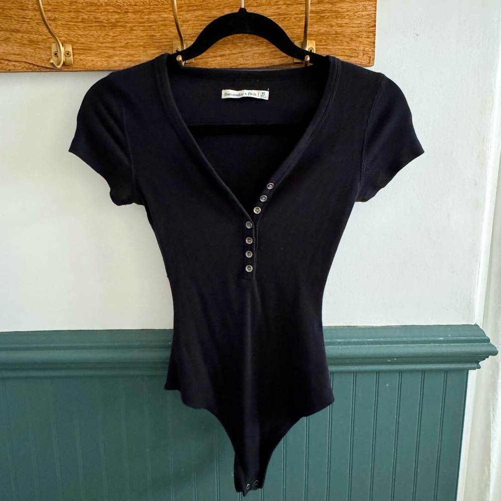 Ribbed short sleeve bodysuit